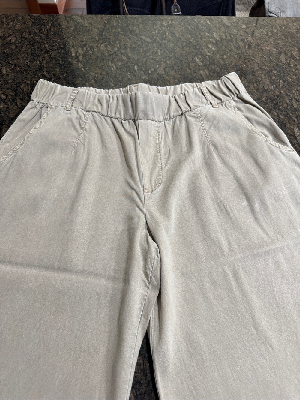 Bella Dahl Women's Elastic Waist Capris - Light Taupe